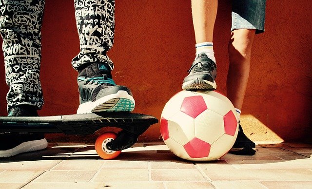 skateboard a míč